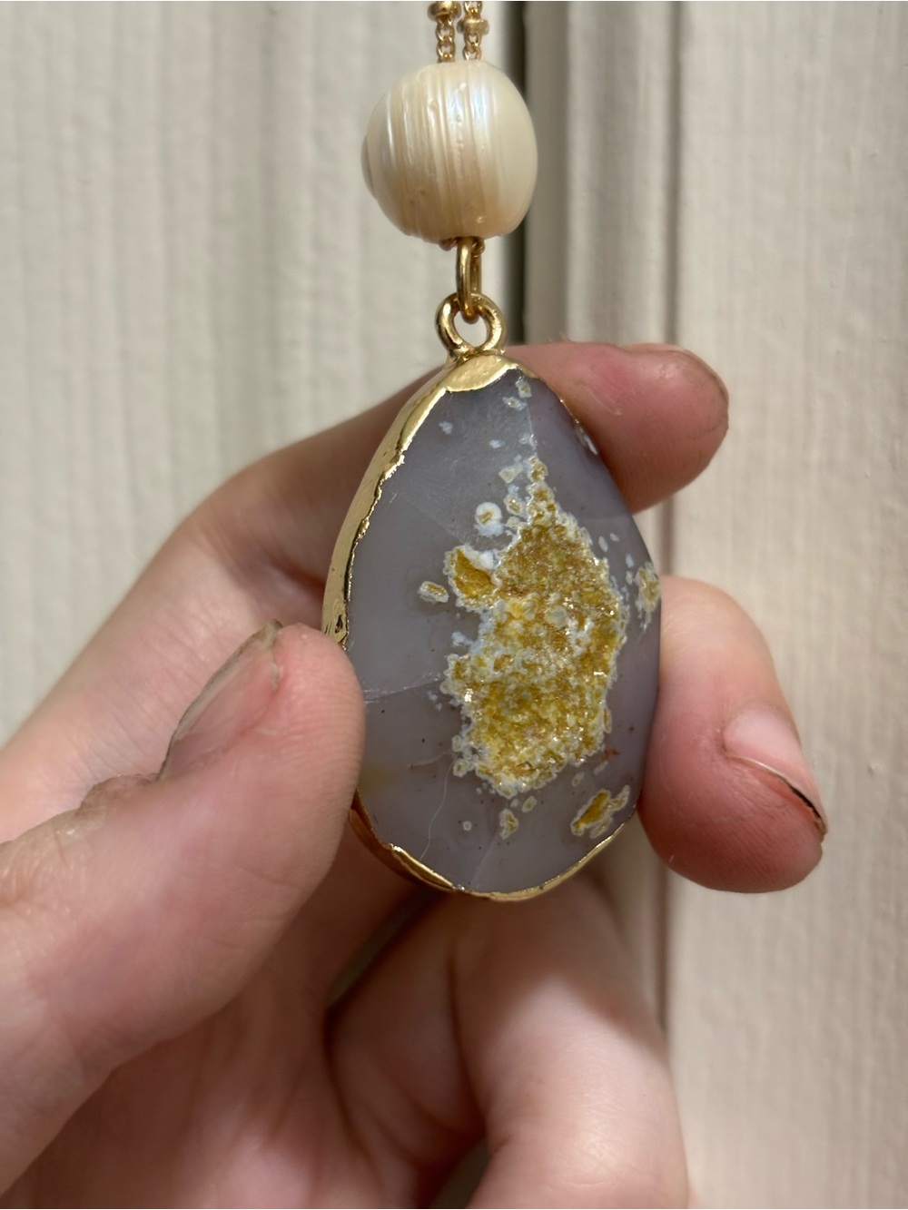 Gold-Trim Agate Pendant Necklace with Pearl Accent - Gray and Gold - Picture 3 of 3